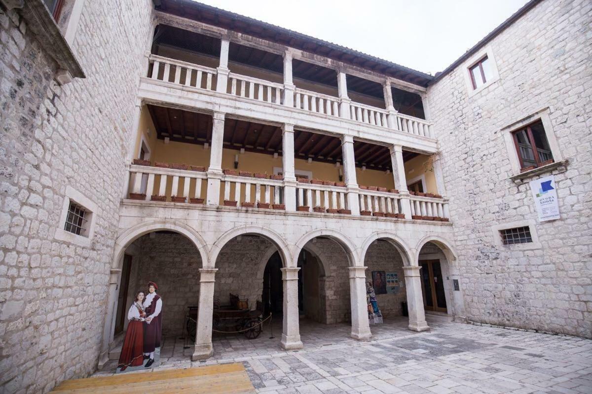 Soba Za Odmor Nika Hotel Kaštela Buitenkant foto